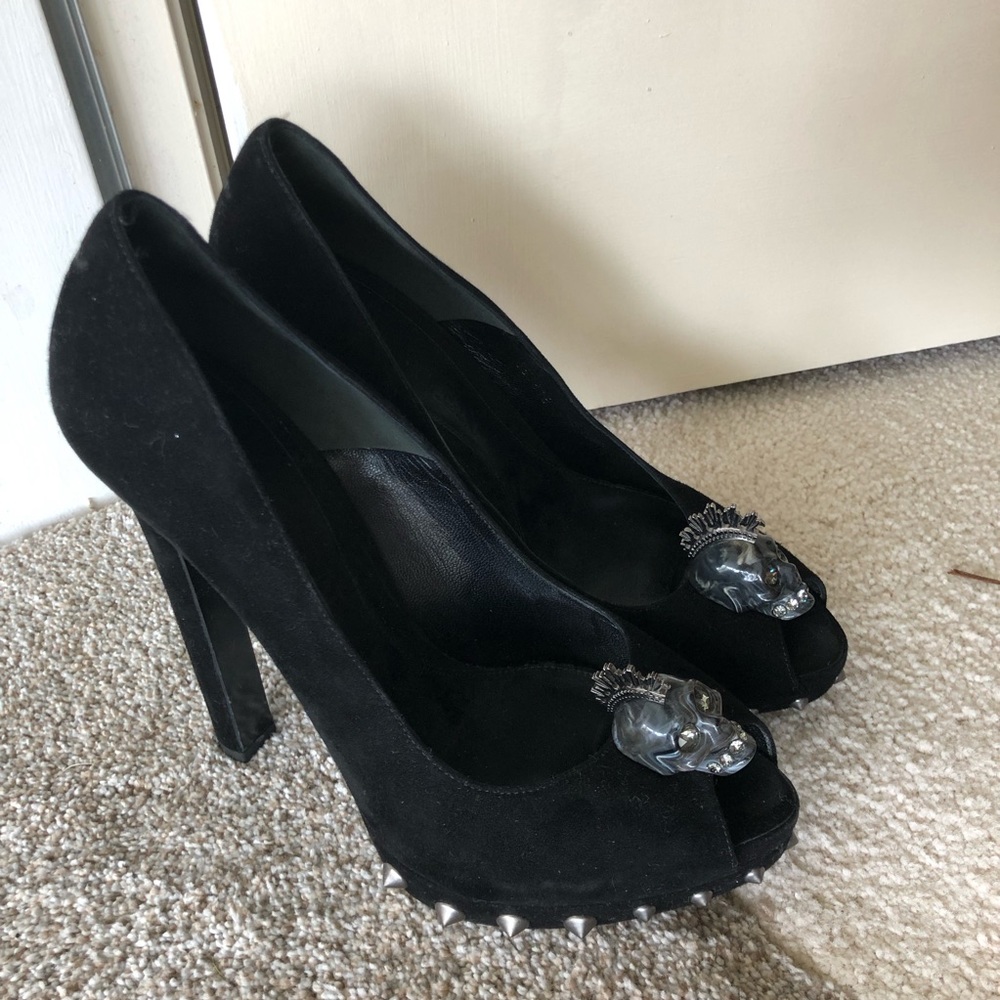 Alexander McQueen skull suede peep toe pump